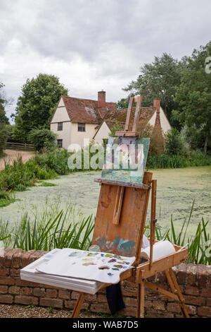 Artisti pittura Willy Lott's house presso il National Trust è Flatford Mill reso famoso dalla artista John Constable 1776 -1837, Suffolk, Inghilterra, Regno Unito Foto Stock