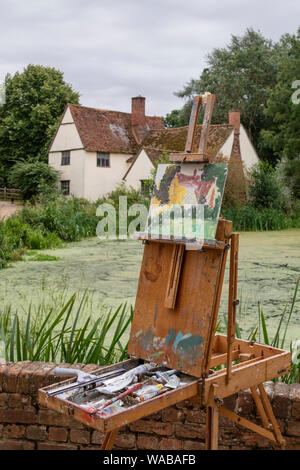 Artisti pittura Willy Lott's house presso il National Trust è Flatford Mill reso famoso dalla artista John Constable 1776 -1837, Suffolk, Inghilterra, Regno Unito Foto Stock