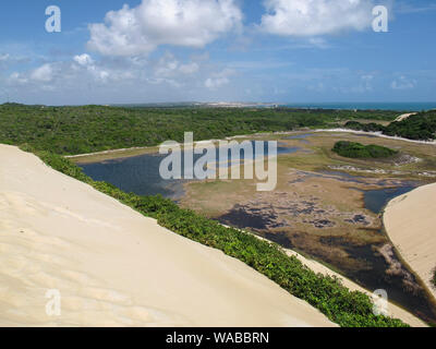 Vista della laguna di Genipabu in Extremoz, Natal, Rio Grande do Norte - Turismo e destinazioni nel nord-est del Brasile - attrazione turistica Foto Stock