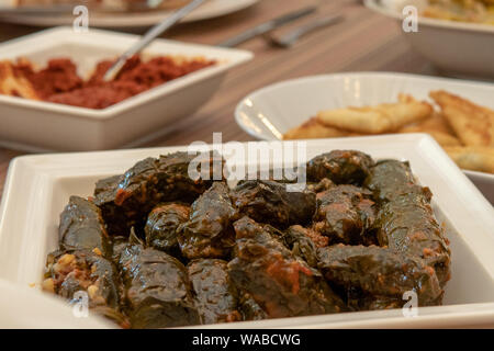 Verde uva ripiene lascia mangiato in Turchia Foto Stock