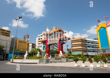 BANGKOK - 22 aprile: la mitica China Town Gate a Bangkok, in Thailandia Foto Stock