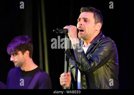 Dante Gizzi pistola di esecuzione a Weyfest music festival, Tilford, Surrey, Regno Unito. Agosto 18, 2019 Foto Stock