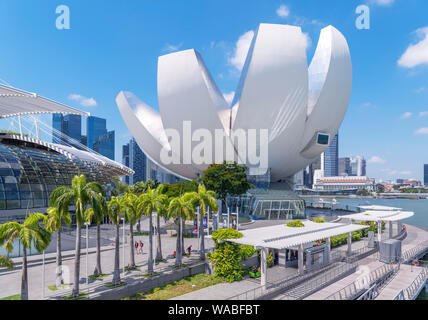Il Museo ArtScience, Marina Bay Sands, Marina Bay, Città di Singapore, Singapore Foto Stock