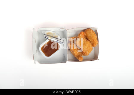 McDonald's pollo McNuggets nella casella con sweet & sour salsa di immersione Foto Stock