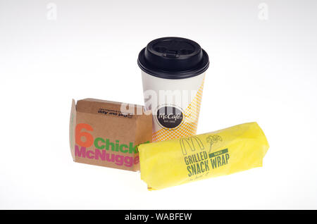 McDonald's tazza da caffè con pollo mcnuggets box e grigliate di pollo ranch snack wrap Foto Stock