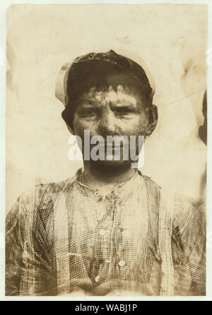 Fotografia composita del bambino operaio realizzato in cotone mill i bambini. Abstract: Fotografie dal record della Nazionale di Lavoro Minorile Comitato (USA) Foto Stock