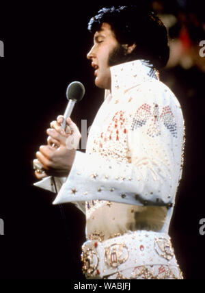 Elvis Presley esegue sul palco presso il Centro Convegni Internazionale di Honolulu Hawaii, "aloha from Hawaii via satellite" (14 gennaio 1973) Speciale TV / Warner Music Vision / RCA riferimento file # 33848-116THA Foto Stock