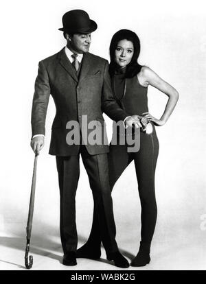 Patrick MacNee, Diana Rigg, "I VENDICATORI" (circa 1967) ABC Riferimento File # 33848-107THA Foto Stock