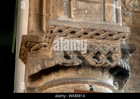 Una capitale intagliato nella Basilica di Santa Maria Vergine Chiesa, Morcott, Rutland, England, Regno Unito Foto Stock