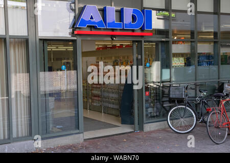 Supermercato Aldi a Amsterdam Paesi Bassi 2019 Foto Stock