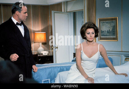 Marlon Brando, Sophia Loren, 'Una contessa di Hong Kong" (1967) Rank distributori di film di riferimento del file # 33848-506THA Foto Stock