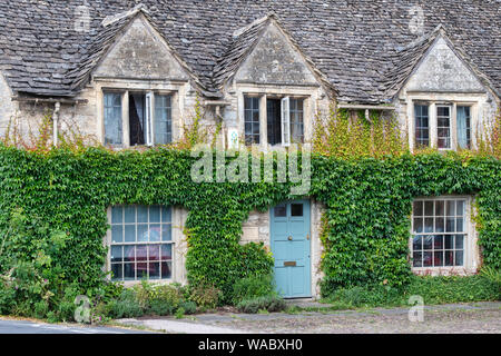 Cotswold cottage in pietra a Burford, Cotswolds, Oxfordshire, Inghilterra Foto Stock
