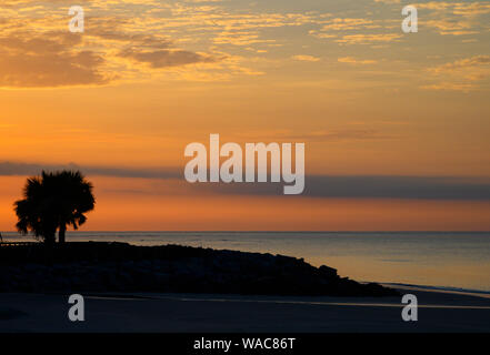 Tramonto sull'oceano. St Simons Island Georgia Foto Stock