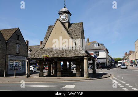 La Buttercross, la Piazza del Mercato di Witney, nell'Oxfordshire Foto Stock