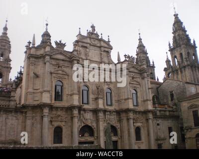 Facciata principale della Cattedrale di Santiago de Compostela. Il 7 agosto 2012. Santiago Coruna Galicia, Spagna. Vacanza natura street photography. Foto Stock