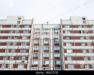 Vecchio urban a più piani casa residenziale nella città di Mosca Foto Stock
