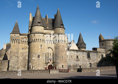 Il famoso castello medievale de Vitré nella città di Vitré, in Ille-et-Vilaine dipartimento della Francia. Foto Stock
