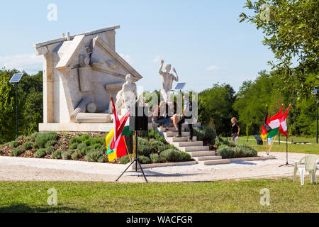 19 agosto 2019, il trentesimo anniversario del picnic paneuropeo in Fertorakos, Ungheria. La svolta - monumento europeo di libertà di Miklos Melocco Foto Stock