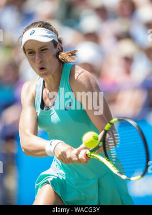 Aegon International 2016, Eastbourne Inghilterra - Johanna Konta di GBR giocando a due mani scritto contro Ekaterina Makanrova della Russia. Venerdì, 24, Ju Foto Stock