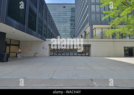 Montreal, Quebec, Canada - Agosto 23, 2016: entrata della metropolitana a Westmount square Foto Stock