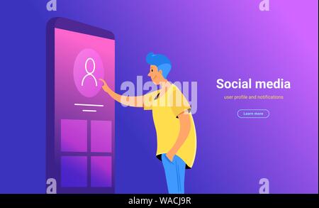 Social Media profilo account concetto illustrazione vettoriale del giovane uomo in piedi vicino al grande smartphone e aggiornare il suo profilo pagina su reti sociali sc Illustrazione Vettoriale