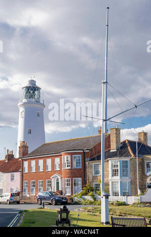 Southwold faro stare al di sopra della città storica di edifici, Southwold, Suffolk, Inghilterra, Regno Unito Foto Stock