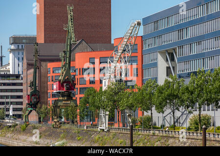 Duisburg, Innenhafen, la costruzione di uffici, edificio di mattoni, Landesarchiv NRW, Foto Stock