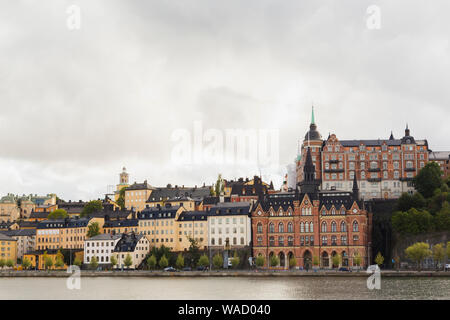 Vecchi edifici architettonici e il lago Malaren, Stoccolma, Svezia, Europa Foto Stock