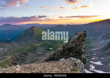 Vista da Grey's Peak come il sole che sorge Foto Stock