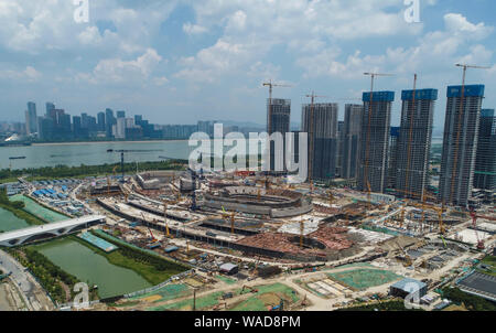 Una veduta aerea della Natatorium in costruzione per il 2022 Giochi Asiatici in Hangzhou, est della Cina di provincia dello Zhejiang, 25 luglio 2019. Il Hangz Foto Stock