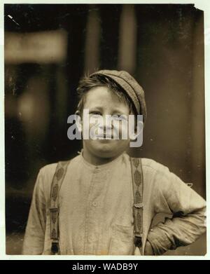 Donald Mallick, ("felice'), 203 King Street. 9 anni di età, vendita di quotidiani di 5 anni. Guadagno medio 35 centesimi di euro a settimana. Vende dalla scelta. Padre, rivetto driver, $20 settimanale. 'Felice' è ben Foto Stock