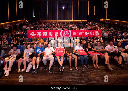 Jiaozi, centro, il regista cinese di film animati 'Ne Zha,' partecipa ad un evento di premiere a Pechino in Cina, 26 luglio 2019. La prossima animare cinese Foto Stock