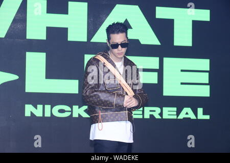 Taiwanese attore e cantante Nick Chou assiste una ventola party per il nuovo EP 'che cosa una vita' a Taipei, Taiwan, 24 luglio 2019. Foto Stock