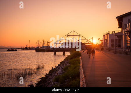 Tramonto sul Pontile del Pescatore nel villaggio di Steveston, Richmond, Vancouver, British Columbia, Canada. Foto Stock