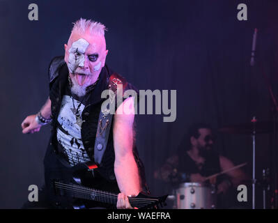 Zal Cleminson di Zal Cleminson peccato di cani in esecuzione al Weyfest music festival, Tilford, Surrey, Regno Unito. Agosto 17, 2019 Foto Stock