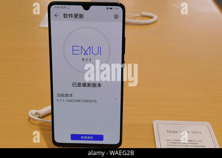 Jiangsu, Jiangsu, Cina. 20 agosto 2019. Jiangsu, Cina-huawei Mate20X5G, il suo primo 5G mobile phone venduto a un prezzo ufficiale di 6,199 yuan, va in vendita in Nanjing, provincia dello Jiangsu, Agosto 17, 2019.Dal 26 luglio al pre-vendite, il numero delle pre-vendite ha superato i 1 milioni di euro e la relazione di mercato è superiore al previsto. Credito: SIPA Asia/ZUMA filo/Alamy Live News Foto Stock