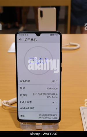 Jiangsu, Jiangsu, Cina. 20 agosto 2019. Jiangsu, Cina-huawei Mate20X5G, il suo primo 5G mobile phone venduto a un prezzo ufficiale di 6,199 yuan, va in vendita in Nanjing, provincia dello Jiangsu, Agosto 17, 2019.Dal 26 luglio al pre-vendite, il numero delle pre-vendite ha superato i 1 milioni di euro e la relazione di mercato è superiore al previsto. Credito: SIPA Asia/ZUMA filo/Alamy Live News Foto Stock