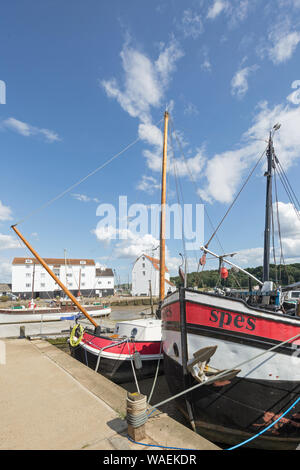 Woodbridge Harbour e di marea mulino sul fiume Deben, Suffolk, East Anglia, England, Regno Unito Foto Stock