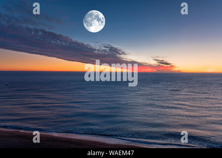 Tramonto sul mare Foto Stock