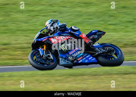 Jason O'Hallaroran poteri il suo McAms Yamaha intorno Charlies a BSB Cadwell Park 2019 Foto Stock