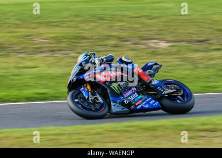 Jason O'Hallaroran poteri il suo McAms Yamaha intorno Charlies a BSB Cadwell Park 2019 Foto Stock