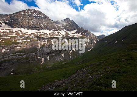 Le Taillon e Pics des Gabietous vicino alla stazione de Gavarnie-les Especieres Parco Nazionale dei Pirenei Francia Foto Stock