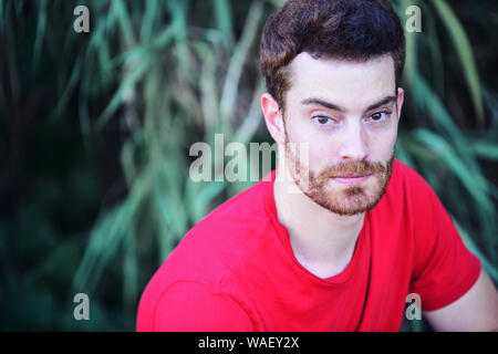 Bel giovane con capelli rossi Foto Stock
