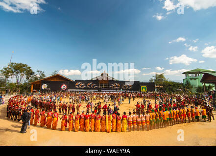 Il Nagaland, INDIA, dicembre 2013, tribali locali al villaggio Kisama arena, Nagaland, India. Foto Stock