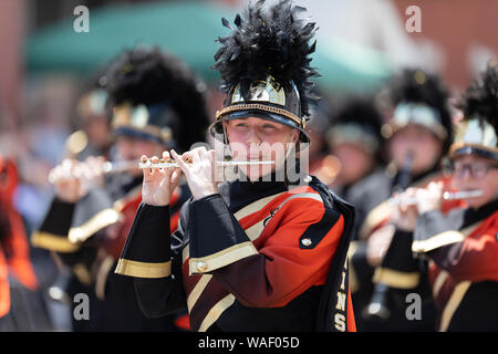 Buckhannon, West Virginia, Stati Uniti d'America - 18 Maggio 2019: fragola Festival, la Elkins High School Marching Band di eseguire la parata Foto Stock