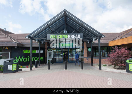 Ingresso al Warwick servizi Welcome Break stazione di servizio autostradale sulla M40 Foto Stock