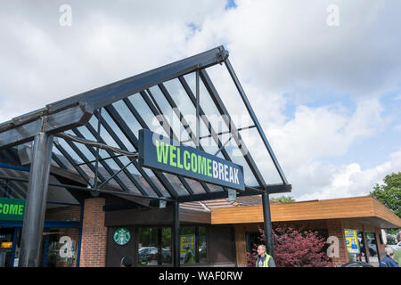 Ingresso al Warwick servizi Welcome Break stazione di servizio autostradale sulla M40 Foto Stock