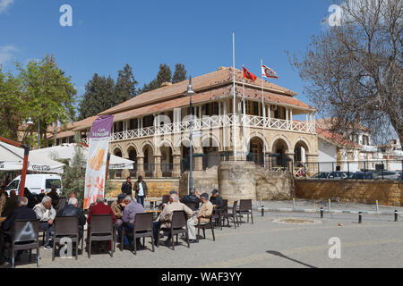 NICOSIA, Cipro - marzo, 29, 2018: il British Colonial Tribunali, ora gli uffici pubblici sulla piazza di Ataturk. Nicosia, la capitale di Cipro. Foto Stock