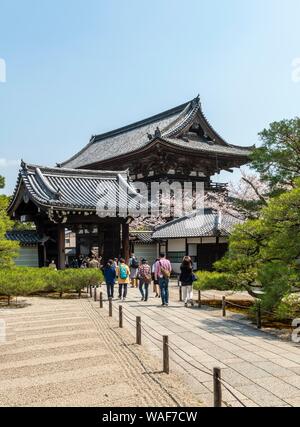 Ninna-ji Goten architettura giapponese edificio, Kyoto, Giappone Foto Stock