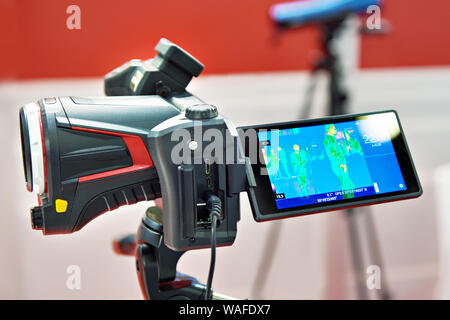 Misurazione professionale telecamera termografica Foto Stock